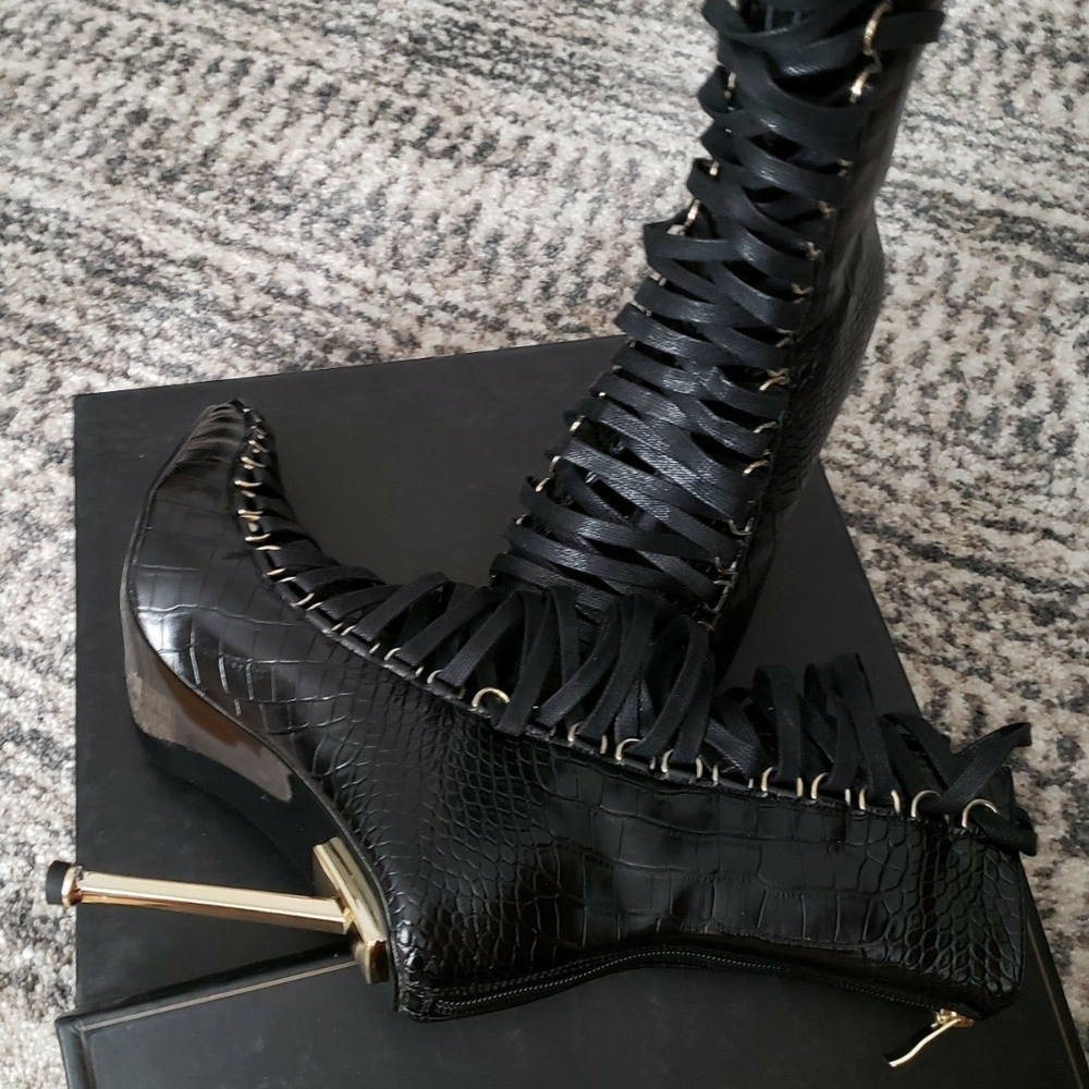 Elegant Black Croc-Embossed Lace-Up Boots
